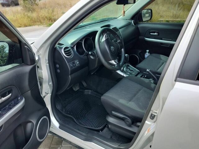 Сірий Сузукі Гранд Вітара, об'ємом двигуна 2 л та пробігом 290 тис. км за 7000 $, фото 7 на Automoto.ua