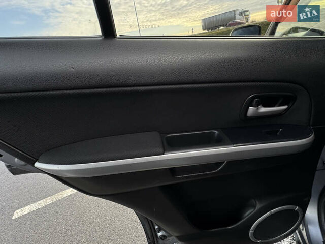 Серый Сузуки Гранд Витара, объемом двигателя 2 л и пробегом 180 тыс. км за 7000 $, фото 9 на Automoto.ua