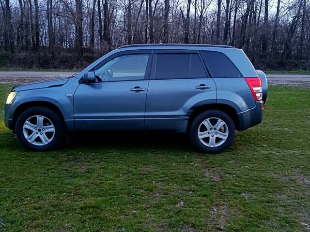 Серый Сузуки Гранд Витара, объемом двигателя 2 л и пробегом 360 тыс. км за 6000 $, фото 1 на Automoto.ua