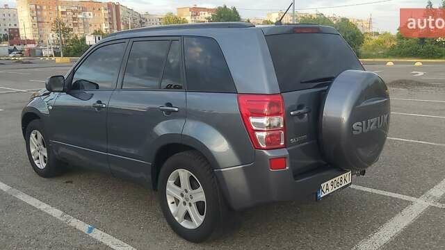 Сірий Сузукі Гранд Вітара, об'ємом двигуна 2 л та пробігом 185 тис. км за 8800 $, фото 3 на Automoto.ua