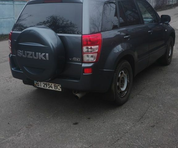 Серый Сузуки Гранд Витара, объемом двигателя 2 л и пробегом 216 тыс. км за 6500 $, фото 1 на Automoto.ua