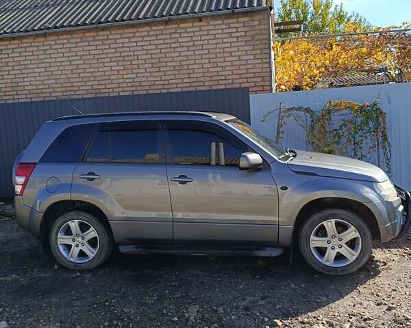 Сірий Сузукі Гранд Вітара, об'ємом двигуна 2 л та пробігом 200 тис. км за 6800 $, фото 3 на Automoto.ua