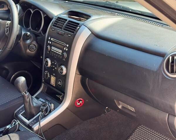 Сірий Сузукі Гранд Вітара, об'ємом двигуна 2 л та пробігом 196 тис. км за 9000 $, фото 11 на Automoto.ua