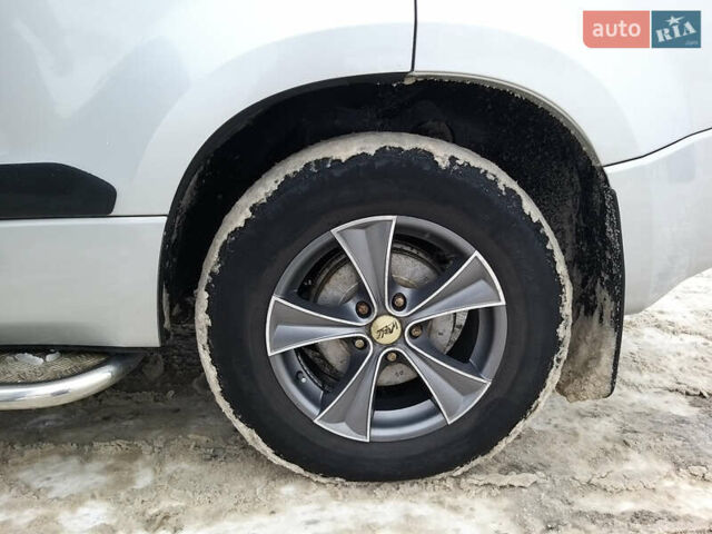 Серый Сузуки Гранд Витара, объемом двигателя 2 л и пробегом 124 тыс. км за 8000 $, фото 8 на Automoto.ua