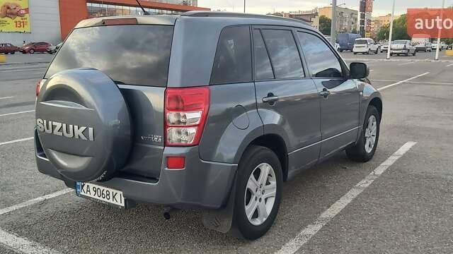 Сірий Сузукі Гранд Вітара, об'ємом двигуна 2 л та пробігом 185 тис. км за 8800 $, фото 4 на Automoto.ua
