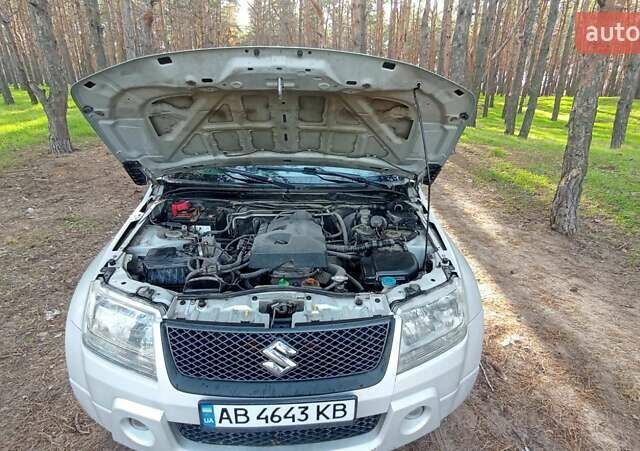 Сірий Сузукі Гранд Вітара, об'ємом двигуна 2 л та пробігом 154 тис. км за 7200 $, фото 4 на Automoto.ua