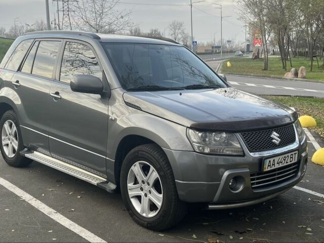 Серый Сузуки Гранд Витара, объемом двигателя 2 л и пробегом 360 тыс. км за 7500 $, фото 2 на Automoto.ua