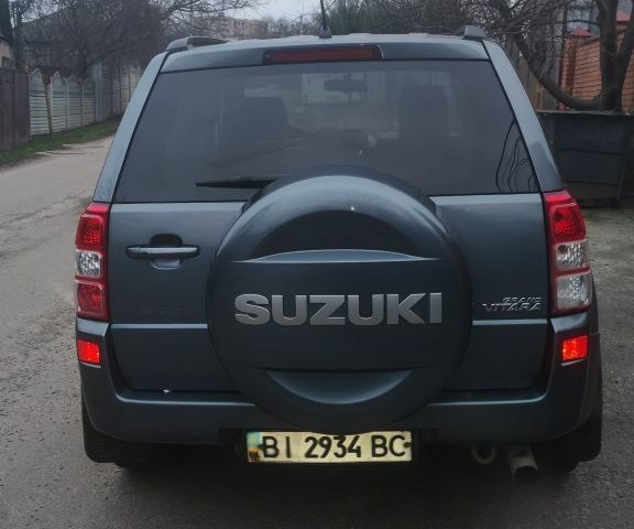 Серый Сузуки Гранд Витара, объемом двигателя 2 л и пробегом 216 тыс. км за 6500 $, фото 2 на Automoto.ua