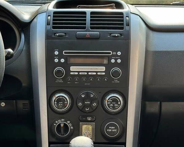 Сірий Сузукі Гранд Вітара, об'ємом двигуна 2 л та пробігом 196 тис. км за 9000 $, фото 12 на Automoto.ua