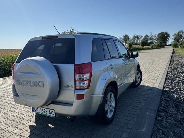 Серый Сузуки Гранд Витара, объемом двигателя 2 л и пробегом 250 тыс. км за 7500 $, фото 3 на Automoto.ua
