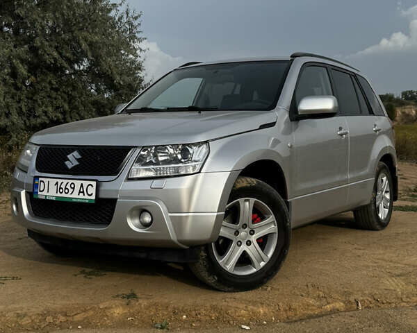 Сірий Сузукі Гранд Вітара, об'ємом двигуна 2 л та пробігом 250 тис. км за 7700 $, фото 1 на Automoto.ua