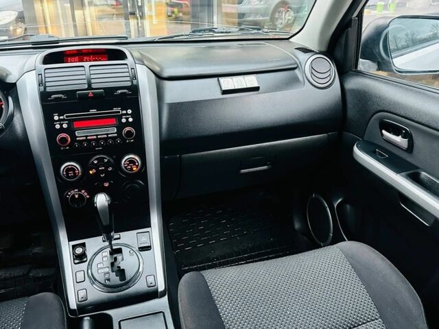 Сірий Сузукі Гранд Вітара, об'ємом двигуна 2 л та пробігом 250 тис. км за 5700 $, фото 16 на Automoto.ua