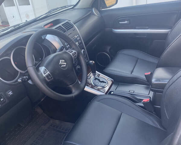 Сірий Сузукі Гранд Вітара, об'ємом двигуна 2 л та пробігом 251 тис. км за 6500 $, фото 7 на Automoto.ua