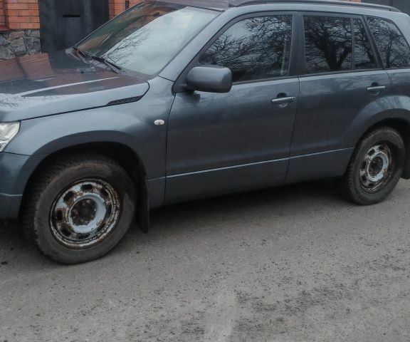 Серый Сузуки Гранд Витара, объемом двигателя 2 л и пробегом 216 тыс. км за 6500 $, фото 3 на Automoto.ua