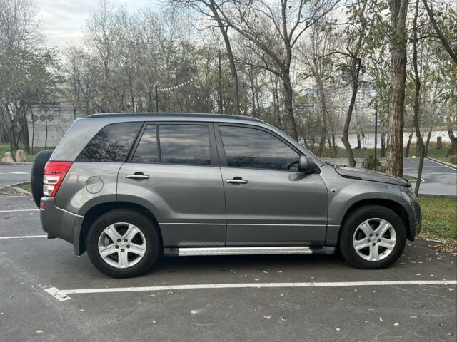 Серый Сузуки Гранд Витара, объемом двигателя 2 л и пробегом 360 тыс. км за 7500 $, фото 3 на Automoto.ua