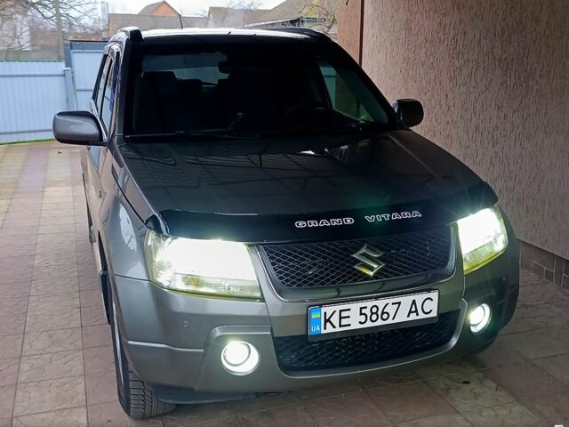 Сірий Сузукі Гранд Вітара, об'ємом двигуна 2 л та пробігом 189 тис. км за 8900 $, фото 1 на Automoto.ua