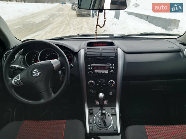 Серый Сузуки Гранд Витара, объемом двигателя 2 л и пробегом 124 тыс. км за 8000 $, фото 10 на Automoto.ua
