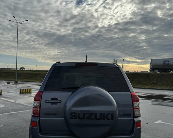 Серый Сузуки Гранд Витара, объемом двигателя 2 л и пробегом 180 тыс. км за 7000 $, фото 3 на Automoto.ua