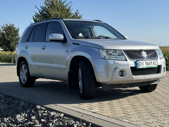 Серый Сузуки Гранд Витара, объемом двигателя 2 л и пробегом 250 тыс. км за 7500 $, фото 1 на Automoto.ua