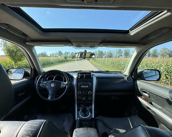 Сірий Сузукі Гранд Вітара, об'ємом двигуна 2 л та пробігом 250 тис. км за 7700 $, фото 5 на Automoto.ua