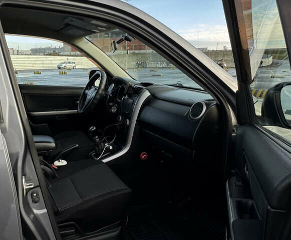 Серый Сузуки Гранд Витара, объемом двигателя 2 л и пробегом 180 тыс. км за 7000 $, фото 12 на Automoto.ua