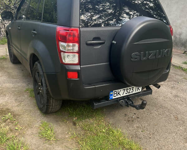 Серый Сузуки Гранд Витара, объемом двигателя 2 л и пробегом 218 тыс. км за 6000 $, фото 2 на Automoto.ua