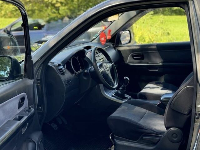 Сірий Сузукі Гранд Вітара, об'ємом двигуна 1.9 л та пробігом 275 тис. км за 3300 $, фото 6 на Automoto.ua