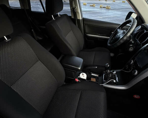 Серый Сузуки Гранд Витара, объемом двигателя 2 л и пробегом 180 тыс. км за 7000 $, фото 13 на Automoto.ua