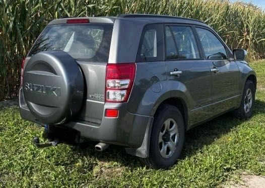 Сірий Сузукі Гранд Вітара, об'ємом двигуна 1.9 л та пробігом 250 тис. км за 1754 $, фото 2 на Automoto.ua
