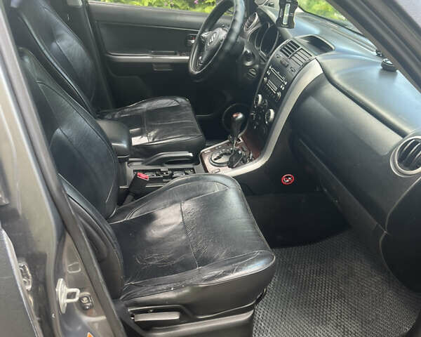 Серый Сузуки Гранд Витара, объемом двигателя 2 л и пробегом 218 тыс. км за 6000 $, фото 5 на Automoto.ua