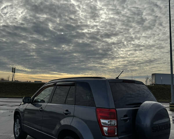 Серый Сузуки Гранд Витара, объемом двигателя 2 л и пробегом 180 тыс. км за 7000 $, фото 5 на Automoto.ua