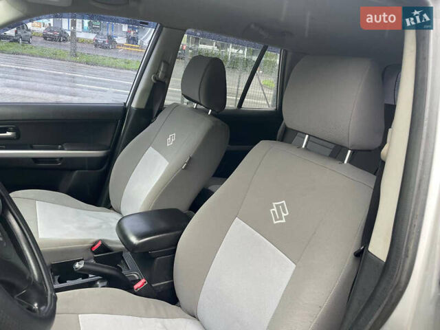 Серый Сузуки Гранд Витара, объемом двигателя 2 л и пробегом 163 тыс. км за 6000 $, фото 2 на Automoto.ua