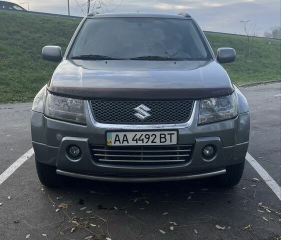 Серый Сузуки Гранд Витара, объемом двигателя 2 л и пробегом 360 тыс. км за 7500 $, фото 4 на Automoto.ua