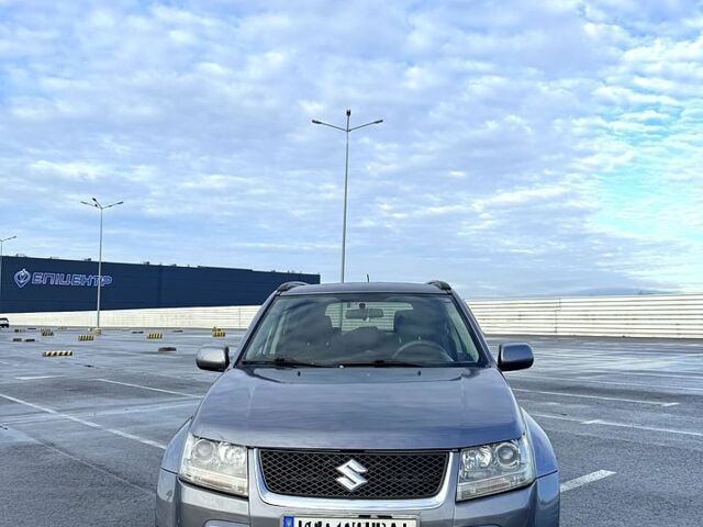 Сірий Сузукі Гранд Вітара, об'ємом двигуна 2 л та пробігом 180 тис. км за 7000 $, фото 1 на Automoto.ua