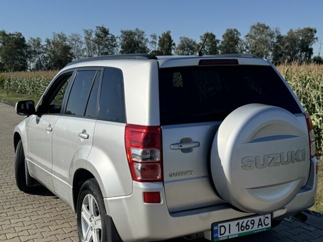 Серый Сузуки Гранд Витара, объемом двигателя 2 л и пробегом 250 тыс. км за 7500 $, фото 2 на Automoto.ua