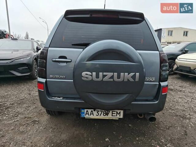 Серый Сузуки Гранд Витара, объемом двигателя 2 л и пробегом 245 тыс. км за 6500 $, фото 5 на Automoto.ua