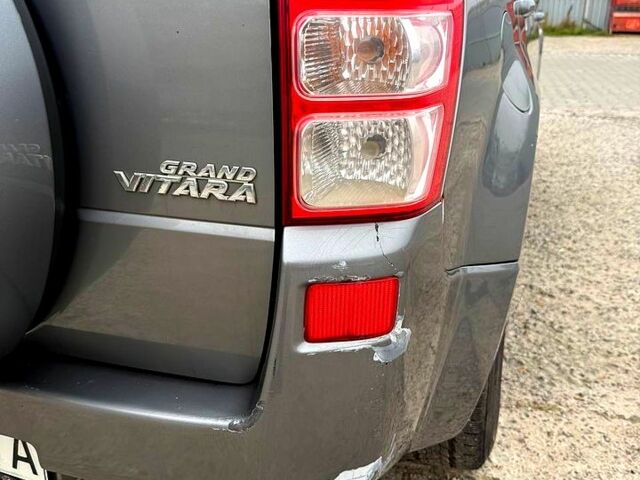 Сірий Сузукі Гранд Вітара, об'ємом двигуна 2 л та пробігом 241 тис. км за 6200 $, фото 13 на Automoto.ua