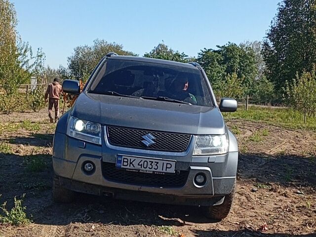 Сірий Сузукі Гранд Вітара, об'ємом двигуна 1.9 л та пробігом 300 тис. км за 3500 $, фото 2 на Automoto.ua