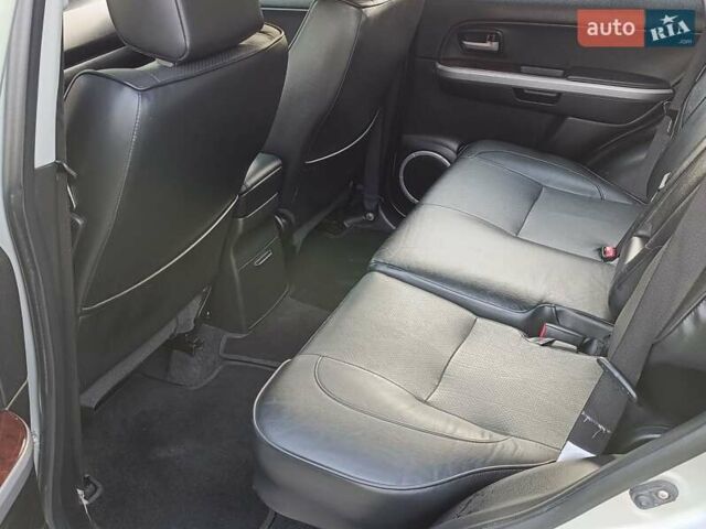 Серый Сузуки Гранд Витара, объемом двигателя 2 л и пробегом 148 тыс. км за 8800 $, фото 3 на Automoto.ua