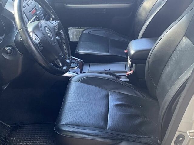 Сірий Сузукі Гранд Вітара, об'ємом двигуна 2 л та пробігом 90 тис. км за 10000 $, фото 6 на Automoto.ua