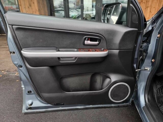 Серый Сузуки Гранд Витара, объемом двигателя 2 л и пробегом 210 тыс. км за 6999 $, фото 9 на Automoto.ua