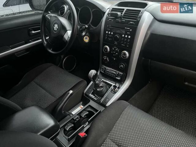 Серый Сузуки Гранд Витара, объемом двигателя 1.9 л и пробегом 219 тыс. км за 6600 $, фото 3 на Automoto.ua