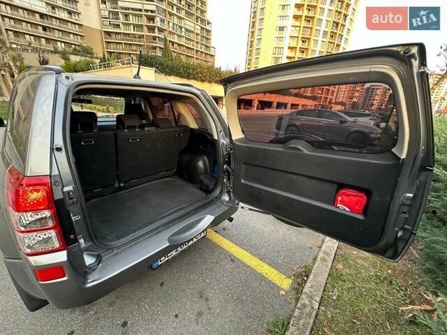 Сірий Сузукі Гранд Вітара, об'ємом двигуна 2 л та пробігом 122 тис. км за 7700 $, фото 9 на Automoto.ua