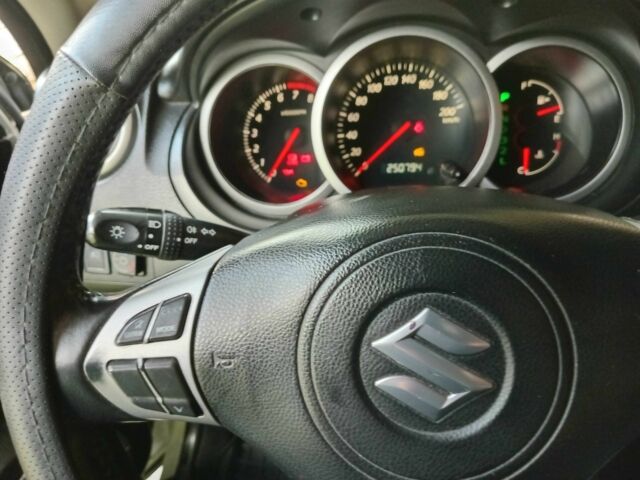 Серый Сузуки Гранд Витара, объемом двигателя 2 л и пробегом 250 тыс. км за 5900 $, фото 1 на Automoto.ua