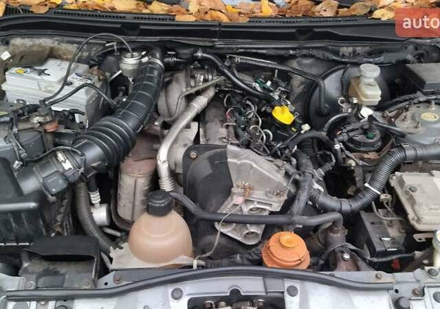 Серый Сузуки Гранд Витара, объемом двигателя 1.9 л и пробегом 275 тыс. км за 4600 $, фото 5 на Automoto.ua