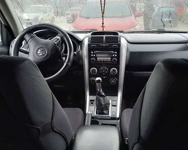 Серый Сузуки Гранд Витара, объемом двигателя 2 л и пробегом 210 тыс. км за 6500 $, фото 3 на Automoto.ua