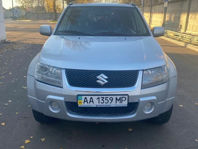 Серый Сузуки Гранд Витара, объемом двигателя 2 л и пробегом 250 тыс. км за 6500 $, фото 2 на Automoto.ua