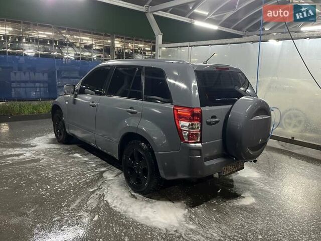 Серый Сузуки Гранд Витара, объемом двигателя 1.9 л и пробегом 219 тыс. км за 6600 $, фото 2 на Automoto.ua