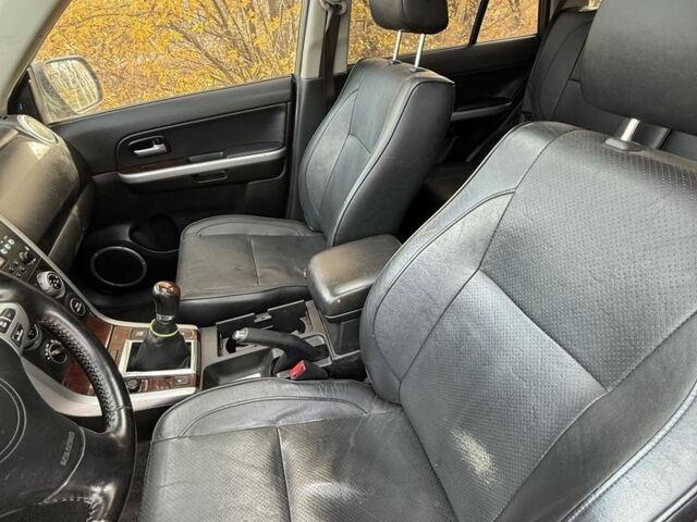 Сірий Сузукі Гранд Вітара, об'ємом двигуна 1.9 л та пробігом 200 тис. км за 2450 $, фото 3 на Automoto.ua