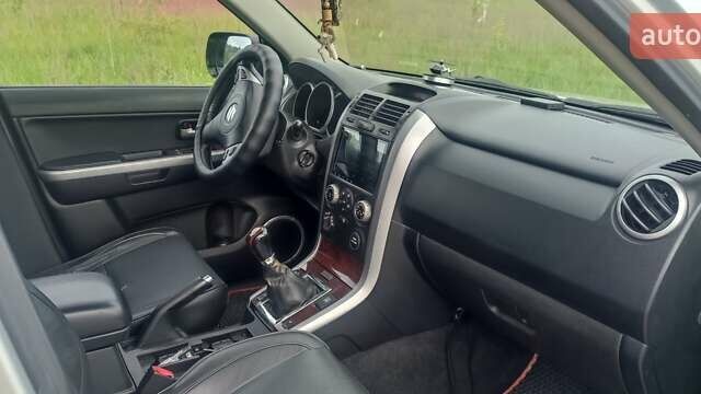Сірий Сузукі Гранд Вітара, об'ємом двигуна 2 л та пробігом 279 тис. км за 7700 $, фото 7 на Automoto.ua